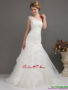 2015 Modest One Shoulder Wedding Dresses with Ruching and Hand Made Flowers