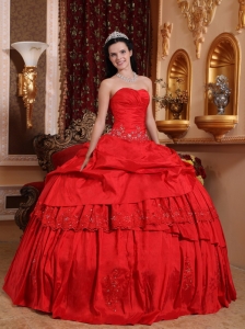 Red Sweetheart Taffeta Beading and Appliques Sweet 15 Dress