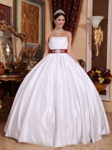 Ball Gown Strapless Taffeta Sashes/Ribbons Quinceanera Dress