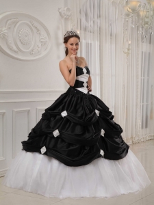 Black and White Quinceanera Dress Lace Up Back Pick-ups Skirt