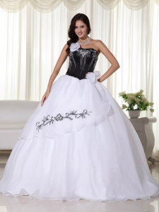 White Quinces Dress Strapless Organza Embroidery Ball Gown
