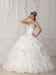 White Beading Quinceanera Gowns Sweetheart Organza and Taffeta