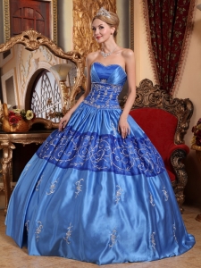 Two-tones Sweetheart Taffeta Embroidery Quinceanera Gowns