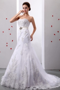 A-Line Strapless Wedding Dress Tulle Appliques Beading