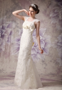 Exquisite Straps Floor-length Organza and Lace Bow Bridal Gown
