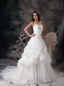 Sweetheart A-line Court Train Organza Beading Wedding Dress