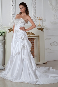 Pretty Strapless Court Train Taffeta Embroidery Wedding Gown