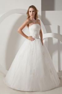 Strapless Floor-length Taffeta and Organza Embroidery Bridal Gown