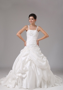 Straps A-line Wedding Dress With Embroidery Decorate For 2013