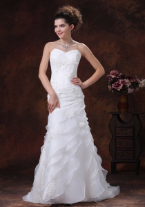 Ruched Bodice Wedding Dress With Appliques Sweeetheart Organza