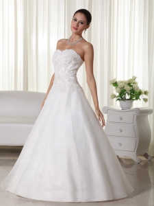Elegant A-line Sweetheart Floor-length Organza Lace Wedding Gown