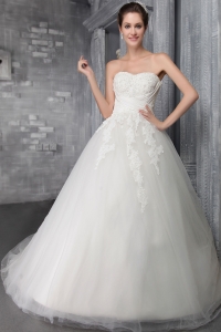 Elegant Wedding Dress Strapless Chapel Train Tulle