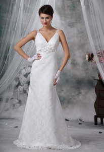 V-neck Lace Decorate Wedding Dress Bodice Beaded Brush Train