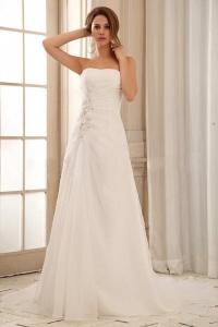 Strapless Column Weding Dress With Ruch and Appliques