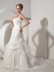 Strapless Wedding Gowns Chapel Train Organza Lace Appliques