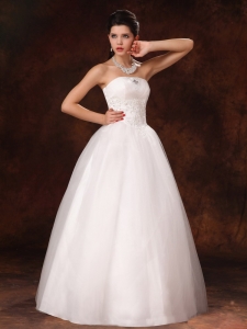 Ball Gown Wedding Dress Strapless Appliques Beading Tulle