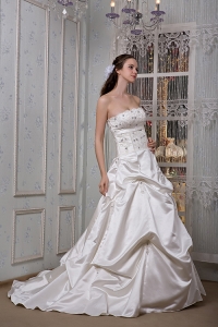Beading Wedding Gown A-line Court Train Strapless Appliques