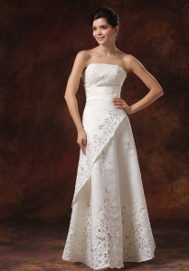 Lace Over Skirt Wedding Gown Strapless Taffeta Clasp Handle