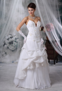 Beaded V-neck Hand Made Flower Special Fabric Wedding Bridal Dress