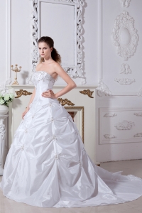 Embroidery Bridal Gowns Court Train Taffeta Wedding Dress