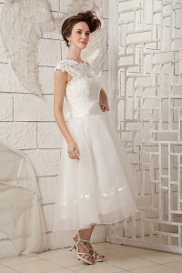 Bateau Lace Outdoor Wedding Dresses For Brides Tea-length