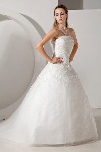 Lovely Ball Gown Strapless Tulle Appliques Wedding Dress