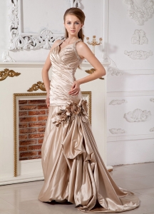 Champagne Halter V-neck Ruched Wedding Dress with Flowers