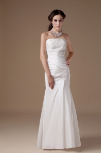 Strapless Appliques Floor-length Satin Wedding Dress