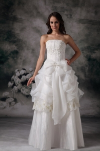 Bow Strapless Appliques Floor-length Organza Wedding Dress
