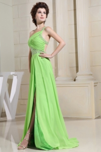 Spring Green Prom Dress With Slit One Shoulder and Beading