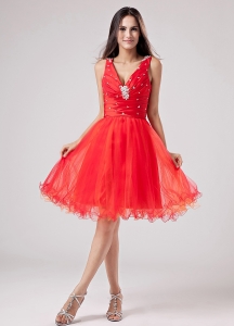 V-neck Red Sweet 2013 Prom Dress With Beading and Ruch