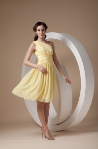 Yellow One Shoulder Ruch Dama Dresses for Quinceanera