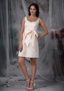 Scoop Mini-length Bow Dama Dresses for Quinceanera