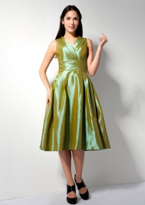 Olive Green V-neck Prom Graduation Dress Tea-length Ruch