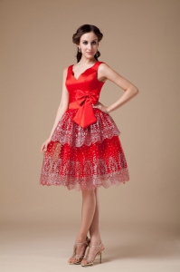 Red V-neck Knee-length Beading Prom Dresses