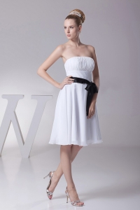 Strapless Chiffon White Knee-length Bridesmaid Dress