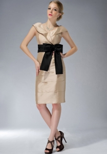 Champagne V-neck Knee-length Mother Dress with Black Bowknot