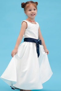 Embroidery Scoop 1st Communication Flower Girl Dress