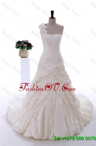 Exquisite Hand Made Flowers Wedding Dresses with Brush Train