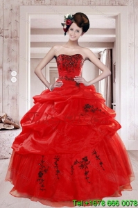 2015 Perfect and Designer Red Quinceanera Dresses with Appliques and Pick Ups