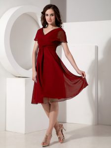Chiffon Short Sleeves Knee Length Mother of the Bride Dress and Ruching