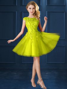 Cap Sleeves Knee Length Lace and Appliques Lace Up Dama Dress for Quinceanera with Yellow