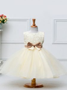 Excellent Knee Length Zipper Toddler Flower Girl Dress Champagne for Wedding Party with Lace and Bowknot