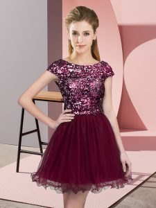 Burgundy A-line Sequins Quinceanera Court of Honor Dress Zipper Tulle Cap Sleeves Mini Length