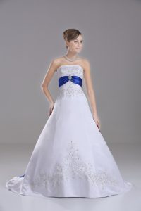 Affordable Brush Train Ball Gowns Wedding Gown White Strapless Satin Sleeveless Lace Up
