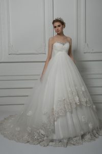 Sleeveless Beading and Lace and Hand Made Flower Lace Up Wedding Dresses with White Court Train