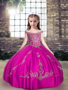 Glorious Tulle Off The Shoulder Sleeveless Lace Up Beading and Appliques Little Girl Pageant Gowns in Fuchsia