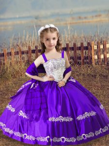Sleeveless Satin Floor Length Lace Up Little Girl Pageant Gowns in Purple with Beading and Embroidery