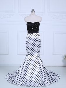Sexy White And Black Sleeveless Lace Zipper Homecoming Dress