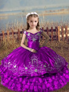 Superior Purple Ball Gowns Off The Shoulder Sleeveless Satin and Organza Floor Length Lace Up Embroidery and Ruffled Layers Child Pageant Dress